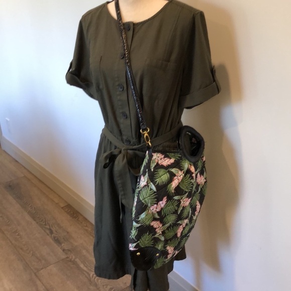 Maggi B Quilted Big hobo  cross-body bag Floral island leaf pattern handle black - Picture 11 of 11